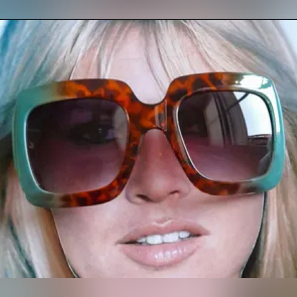 Vacation Stylish Tortoiseshell and Green Women's Sunglasses